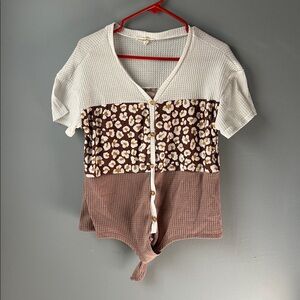 Above and Beyond Leopard Print color block Button-Up Tie Front‎ Top size large